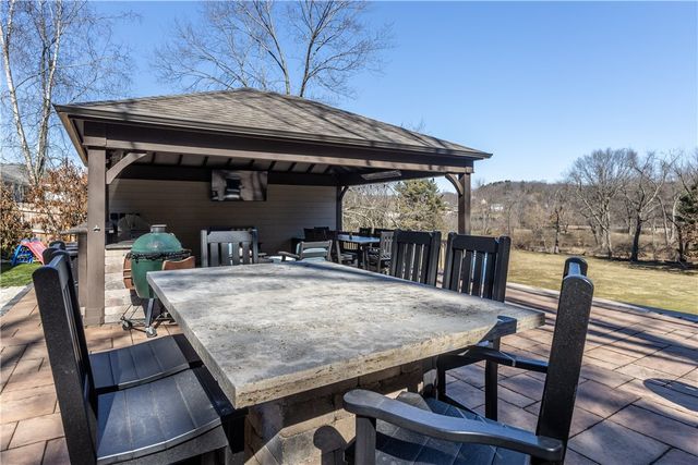 469 Mars Valencia Road, Adams Twp, PA 16059