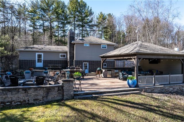 469 Mars Valencia Road, Adams Twp, PA 16059