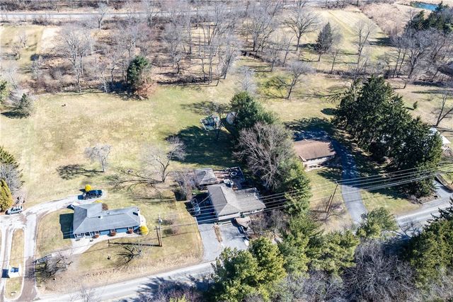 469 Mars Valencia Road, Adams Twp, PA 16059