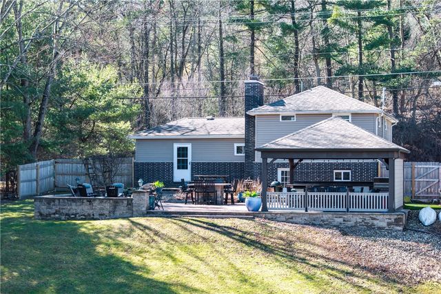 469 Mars Valencia Road, Adams Twp, PA 16059