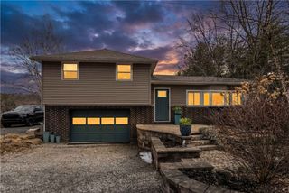 469 Mars Valencia Road, Adams Twp, PA 16059