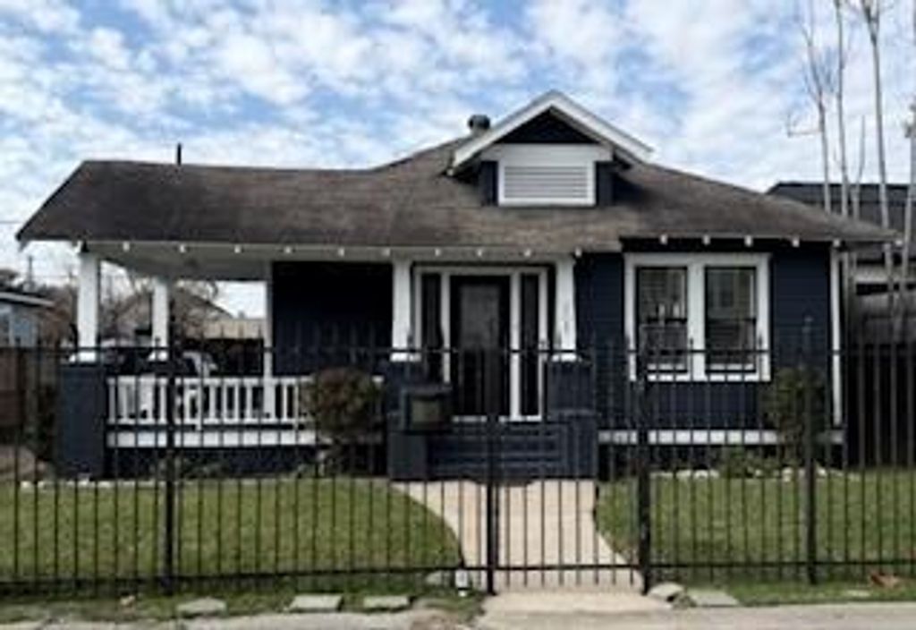 305 Enid Street, Houston, TX 77009
