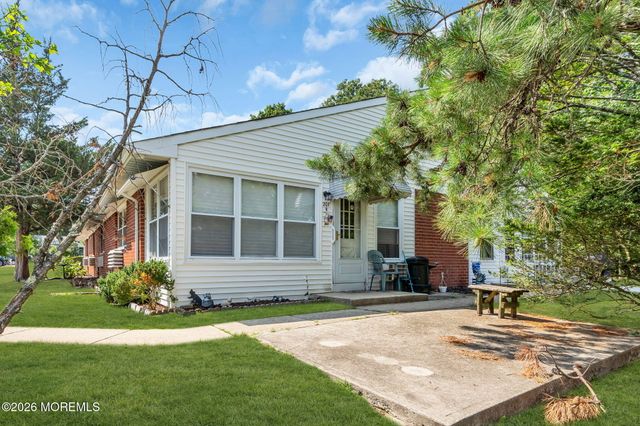 207B Laurel Place, Whiting, NJ 08759