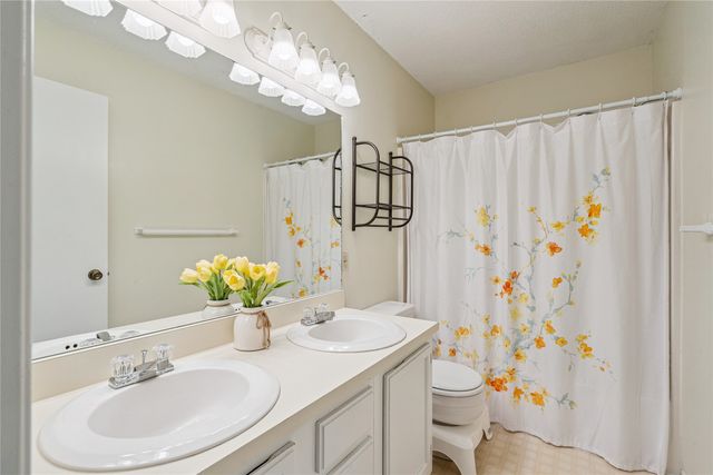 8616 Alpine Drive C, Urbandale, IA 50322