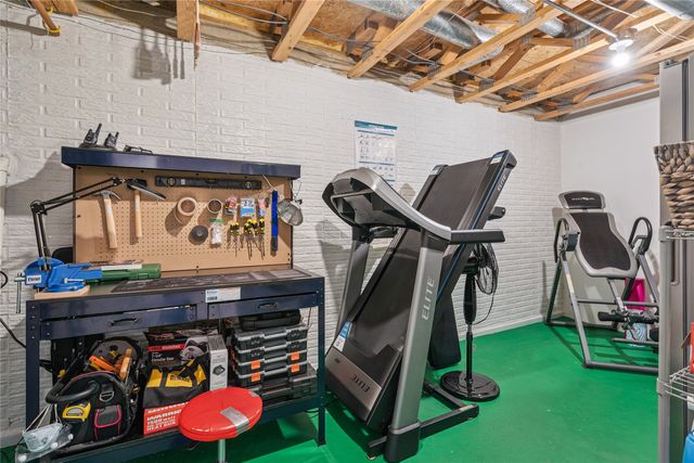 8616 Alpine Drive C, Urbandale, IA 50322