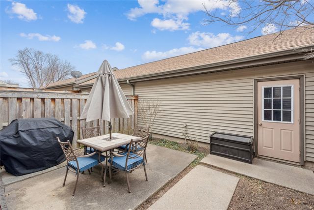 8616 Alpine Drive C, Urbandale, IA 50322