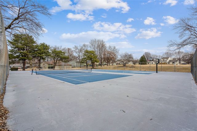 8616 Alpine Drive C, Urbandale, IA 50322