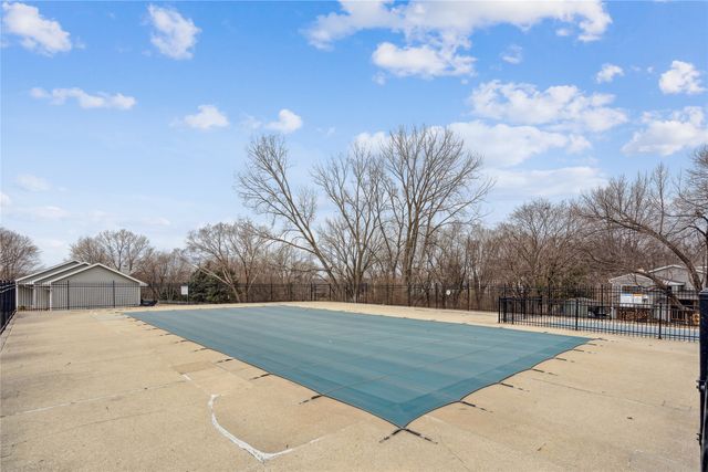 8616 Alpine Drive C, Urbandale, IA 50322