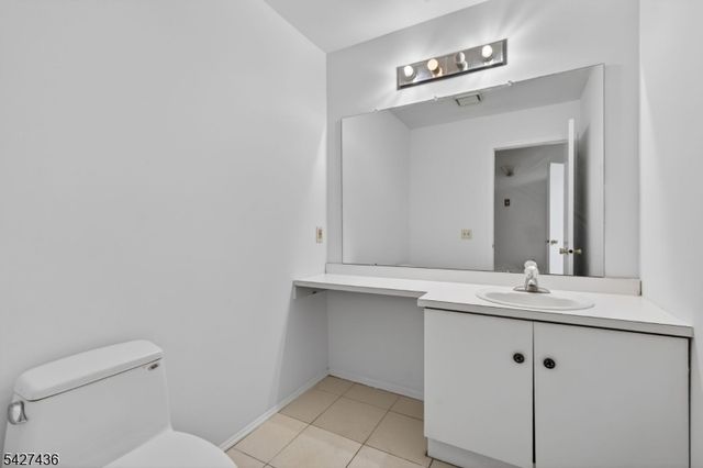169 Castle Ridge Dr, East Hanover Twp., NJ 07936