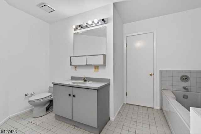 169 Castle Ridge Dr, East Hanover Twp., NJ 07936