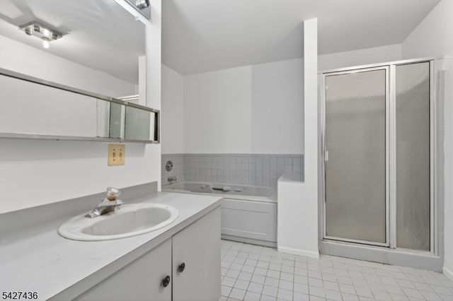 169 Castle Ridge Dr, East Hanover Twp., NJ 07936