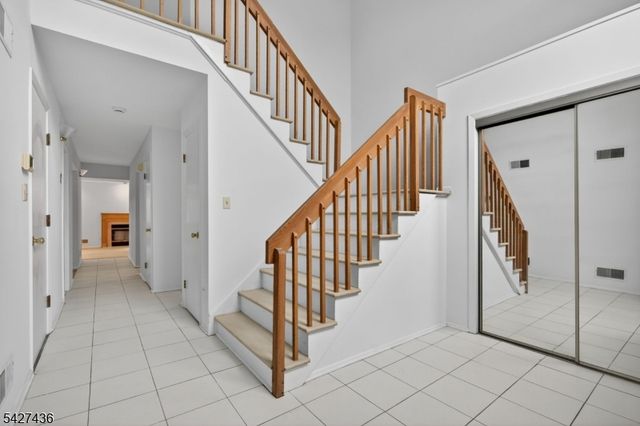169 Castle Ridge Dr, East Hanover Twp., NJ 07936