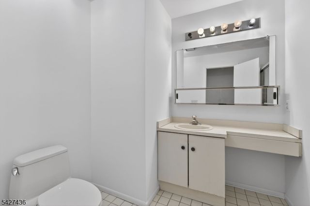 169 Castle Ridge Dr, East Hanover Twp., NJ 07936