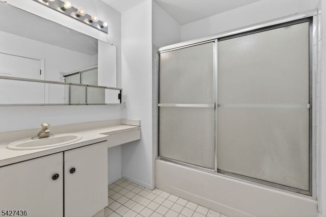 169 Castle Ridge Dr, East Hanover Twp., NJ 07936