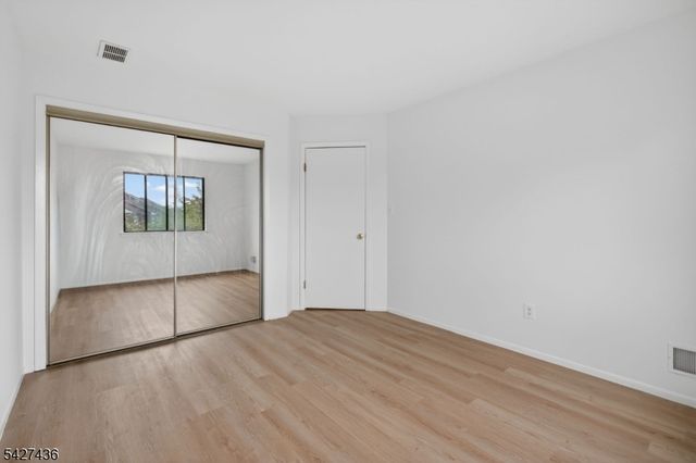 169 Castle Ridge Dr, East Hanover Twp., NJ 07936