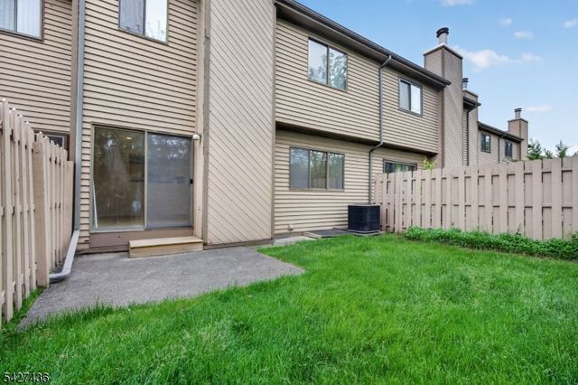 169 Castle Ridge Dr, East Hanover Twp., NJ 07936