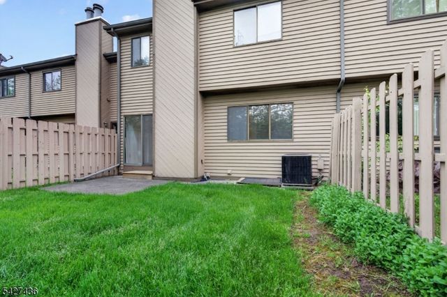169 Castle Ridge Dr, East Hanover Twp., NJ 07936