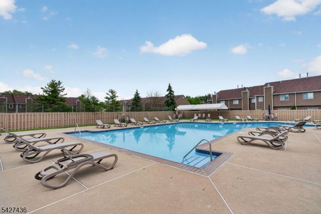 169 Castle Ridge Dr, East Hanover Twp., NJ 07936