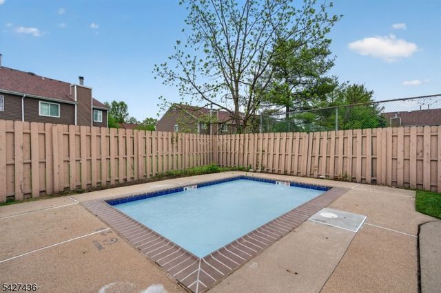 169 Castle Ridge Dr, East Hanover Twp., NJ 07936