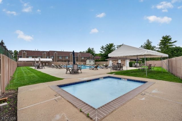 169 Castle Ridge Dr, East Hanover Twp., NJ 07936