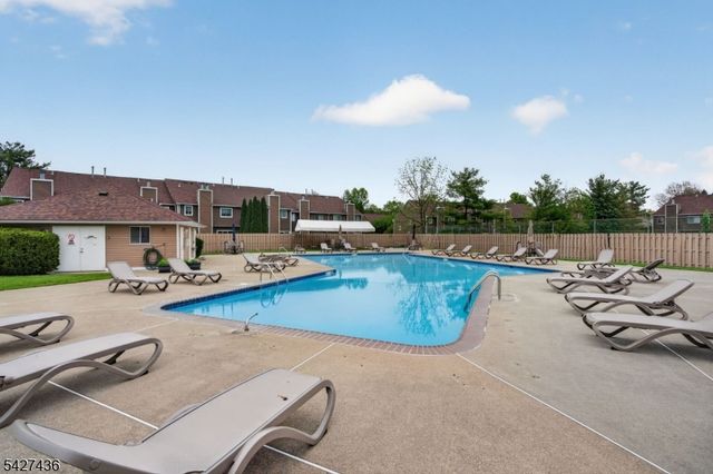 169 Castle Ridge Dr, East Hanover Twp., NJ 07936