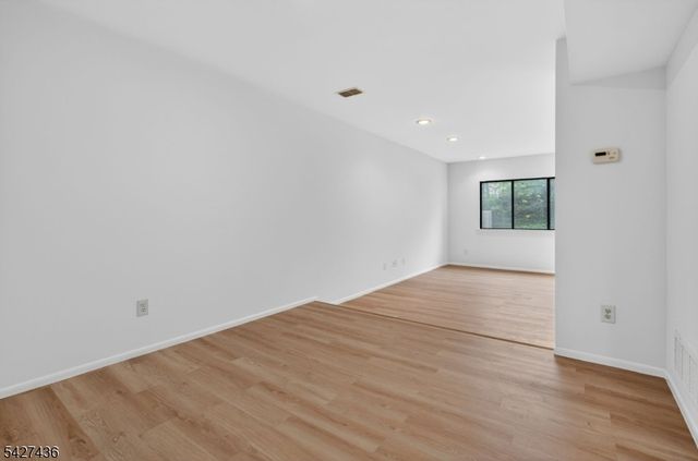 169 Castle Ridge Dr, East Hanover Twp., NJ 07936