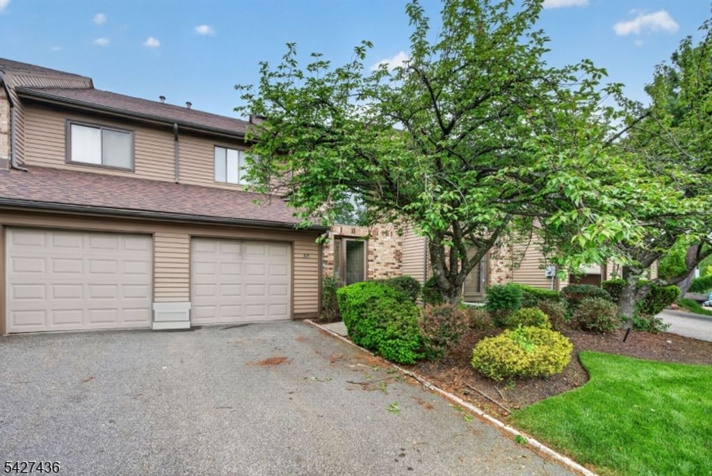 169 Castle Ridge Dr, East Hanover Twp., NJ 07936