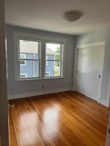 253 Humphrey St 2, Marblehead, MA 01945