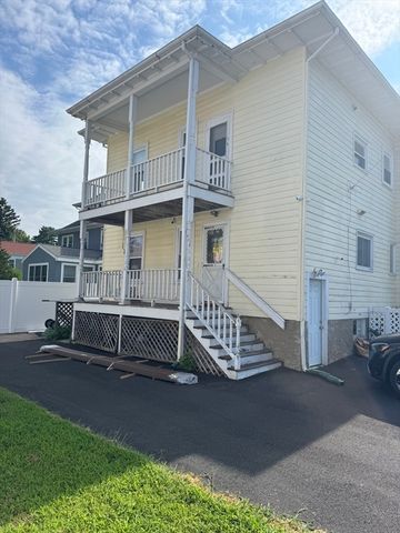 253 Humphrey St 2, Marblehead, MA 01945