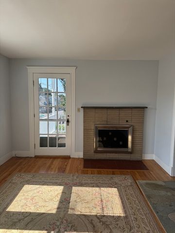 253 Humphrey St 2, Marblehead, MA 01945