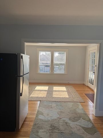 253 Humphrey St 2, Marblehead, MA 01945