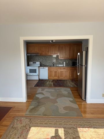 253 Humphrey St 2, Marblehead, MA 01945