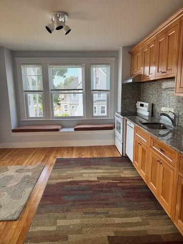 253 Humphrey St 2, Marblehead, MA 01945