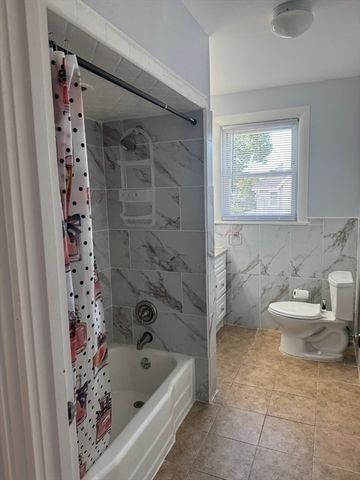 253 Humphrey St 2, Marblehead, MA 01945