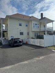 253 Humphrey St 2, Marblehead, MA 01945