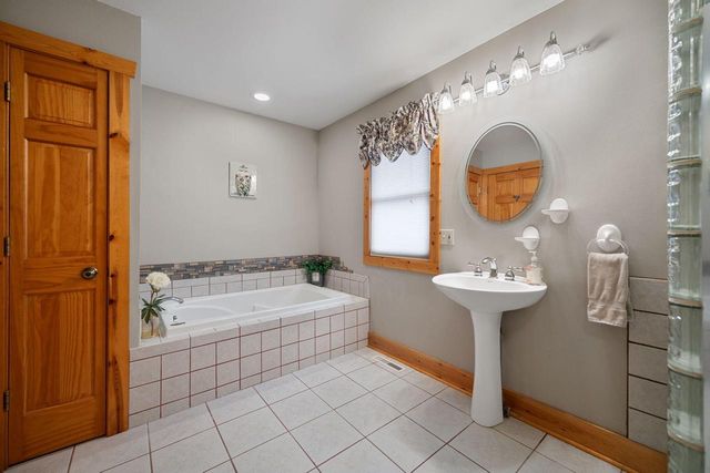 N5568 Johnson ROAD, Delavan, WI 53115