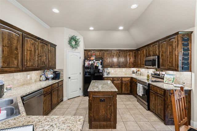 510 Lockwood Lane, Weatherford, TX 76087