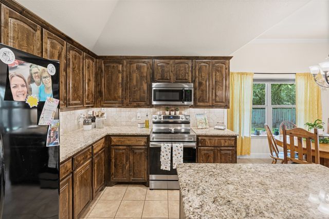 510 Lockwood Lane, Weatherford, TX 76087