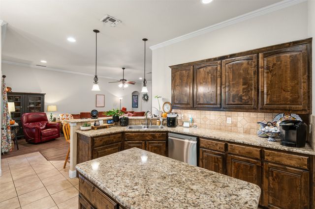 510 Lockwood Lane, Weatherford, TX 76087