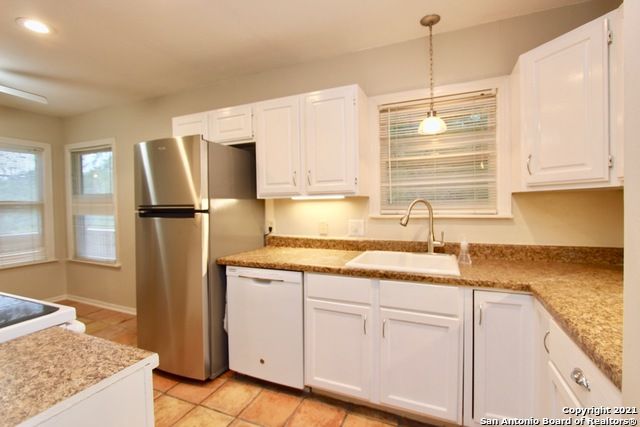 209 LYMAN DR, Terrell Hills, TX 78209