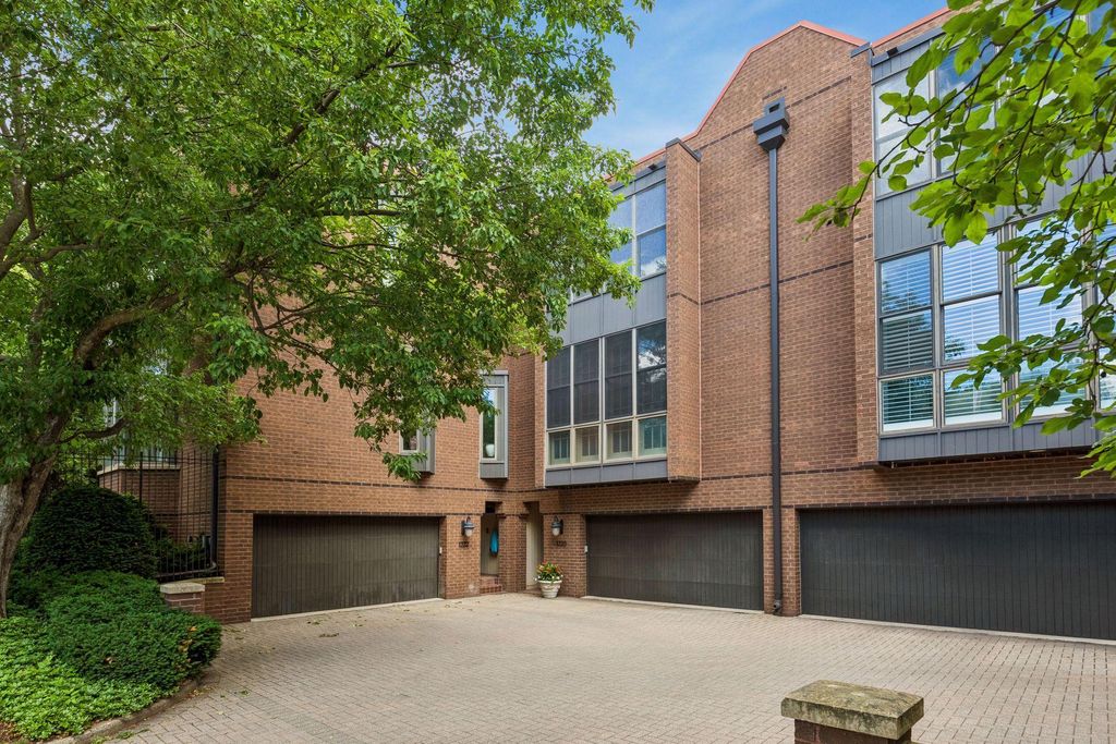 1220 Mount Curve Avenue, Minneapolis, MN 55403 — exterior