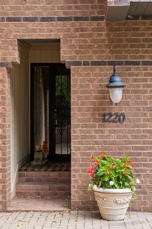 1220 Mount Curve Avenue, Minneapolis, MN 55403 — photo 2