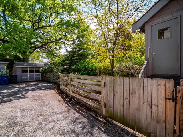 1331 Cranford Avenue, Lakewood, OH 44107