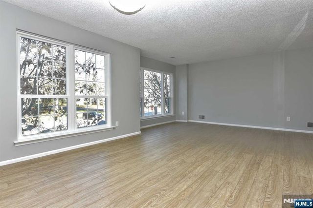 501 Quince Court, Mahwah, NJ 07430