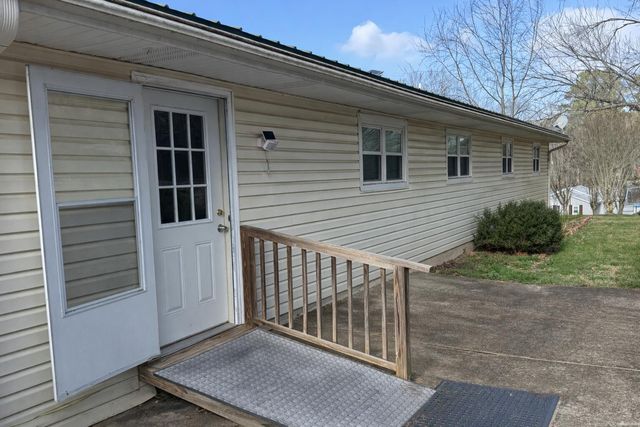 233 Rainbow Drive, Rossville, GA 30741