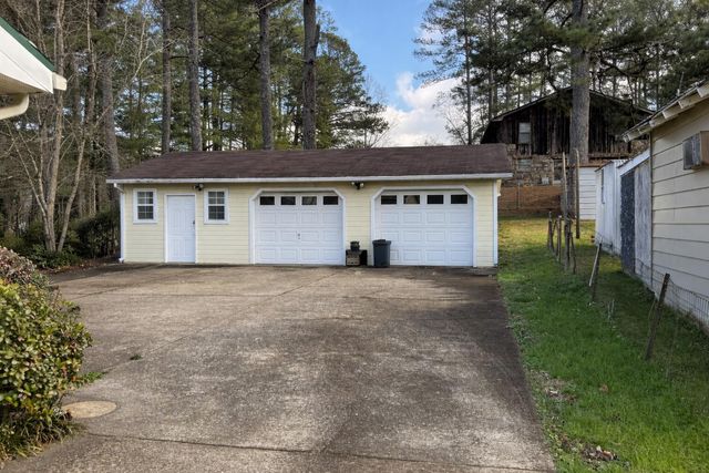 233 Rainbow Drive, Rossville, GA 30741