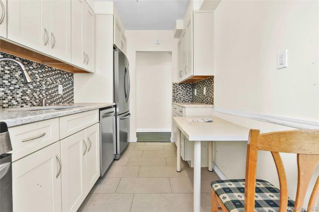 27-10 Parsons Boulevard 2F, Flushing, NY 11354
