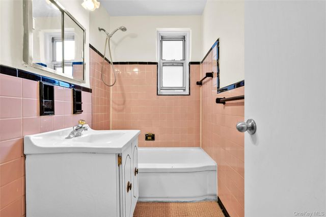 27-10 Parsons Boulevard 2F, Flushing, NY 11354
