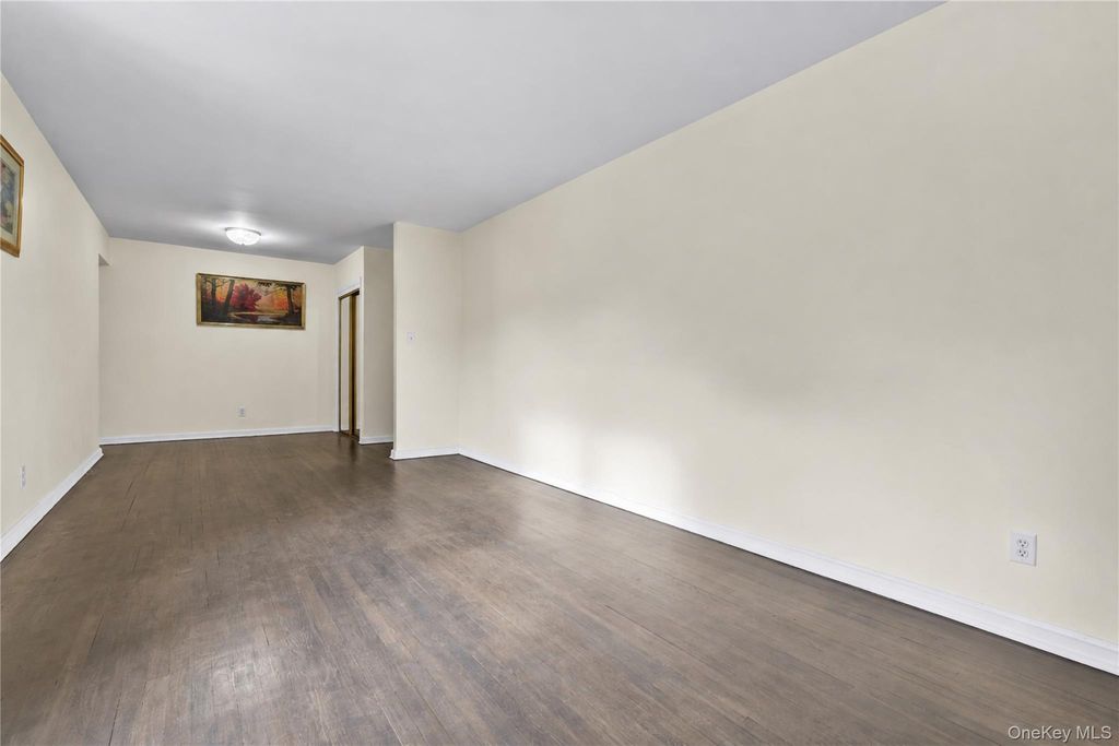 27-10 Parsons Boulevard 2F, Flushing, NY 11354 — photo 2