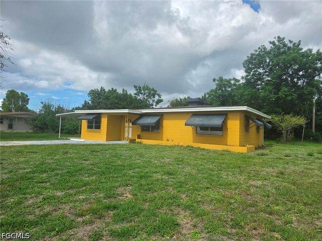 102 Connecticut RD, Lehigh Acres, FL 33936